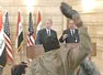 Retiran escultura-zapato dedicada a periodista Iraquí
