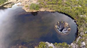 el-misterioso-agujero-del-lago-portugues-conchos-por-el-desaparecen-miles-de-litros