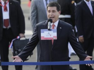 Paraguay's President Horacio Cartes delivers a speech upon landing in Panama City on April 9, 2015 to take part in the VII Americas Summit. Regional leaders begin to arrive for a historic Summit of the Americas that will see the US and Cuban presidents sit face to face for the first time in decades. AFP PHOTO / INTI OCON