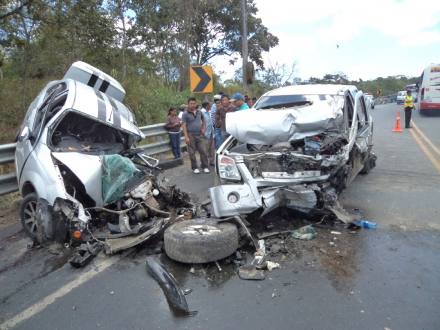 Licenciado y esposa mueren en accidente de tránsito 