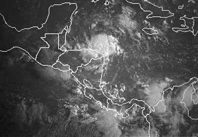 Temen que baja presión se convierta en Huracán y ataque Nicaragua