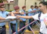 Jóvenes se “agarran a empujones” co policías cerca la residencia de Ortega