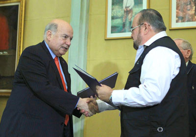 Llega Insulza para formalizar presencia de OEA en comicios 2011