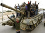Rebeldes libios hallan decenas de tanques enterrados