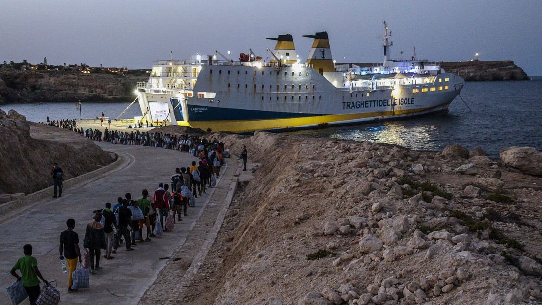 Francia desplegará fuerzas en la frontera italiana ante la afluencia masiva de migrantes a Lampedusa