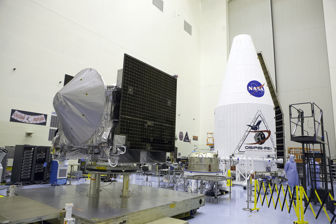 Nave de la NASA está por traer la mayor muestra obtenida hasta ahora de material de un asteroide Nave de la NASA está por traer la mayor muestra obtenida hasta ahora de material de un asteroide