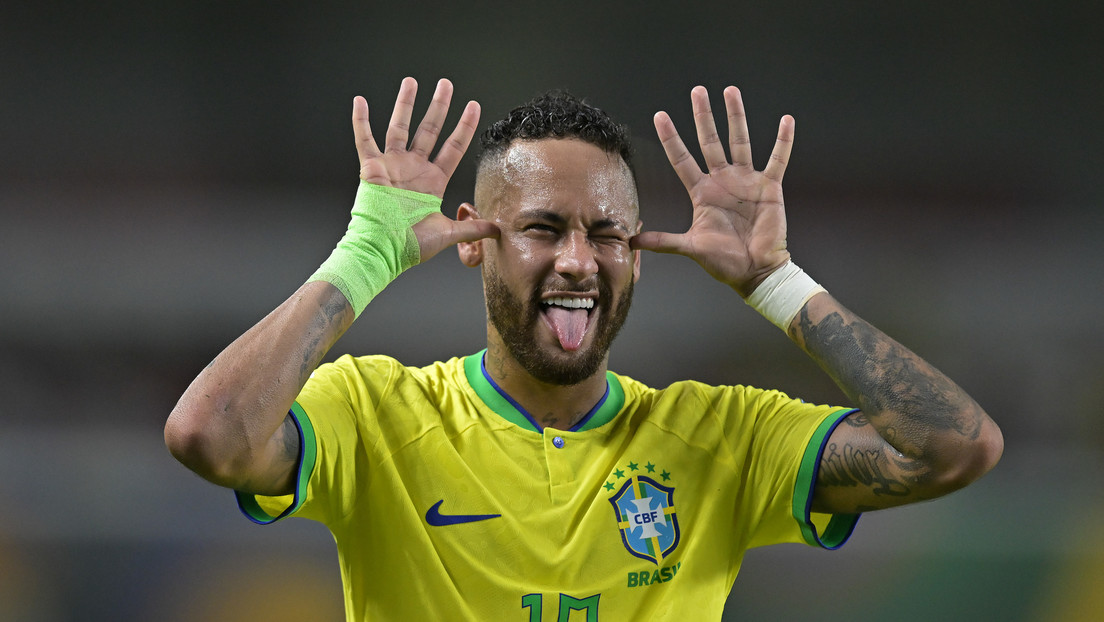 Neymar supera a Pelé como máximo goleador histórico de Brasil Neymar supera a Pelé como máximo goleador histórico de Brasil