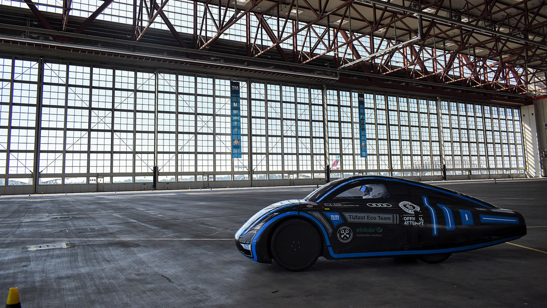 Un equipo de estudiantes construye un coche eléctrico que bate el récord mundial de autonomía
