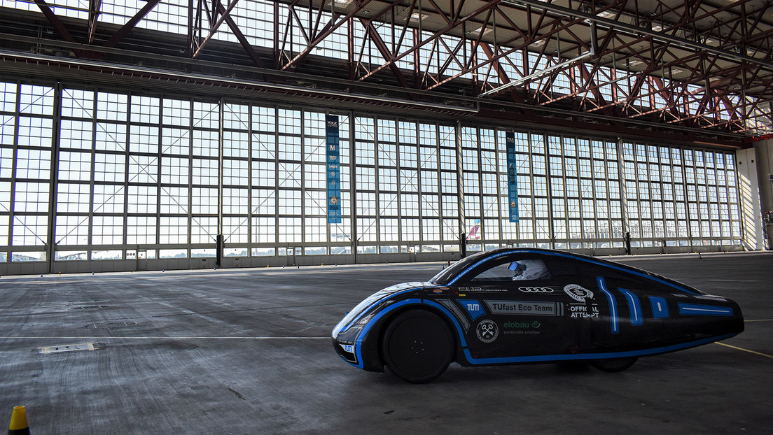 Un equipo de estudiantes construye un coche eléctrico que bate el récord mundial de autonomía Un equipo de estudiantes construye un coche eléctrico que bate el récord mundial de autonomía
