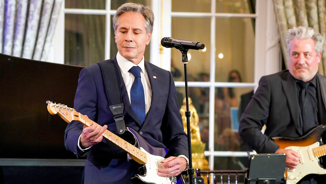 VIDEO: Blinken exhibe sus dotes musicales en un evento oficial VIDEO: Blinken exhibe sus dotes musicales en un evento oficial