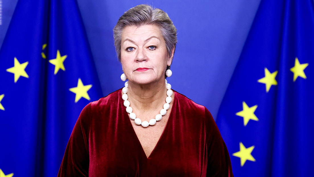 VIDEO: Pillan a comisaria de UE tejiendo durante el discurso de Ursula von der Leyen VIDEO: Pillan a comisaria de UE tejiendo durante el discurso de Ursula von der Leyen
