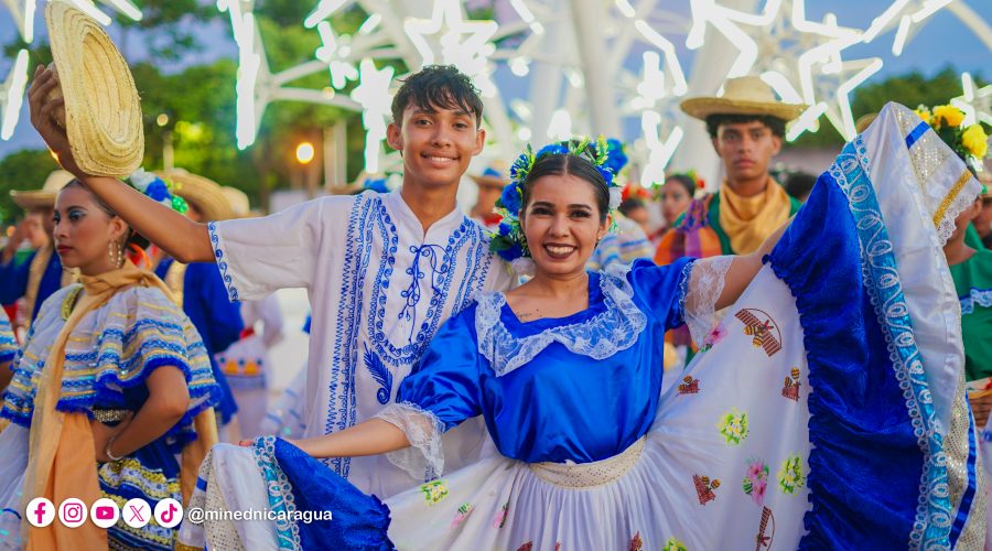 Con color propio: nicaragüenses celebran por primera vez el Día de la Vestimenta Nacional del Huipil Con color propio: nicaragüenses celebran por primera vez el Día de la Vestimenta Nacional del Huipil