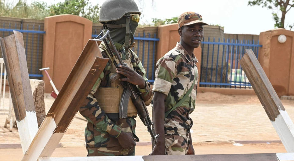 Al menos 29 soldados mueren en Níger en el mayor ataque terrorista desde que los militares tomaron el poder