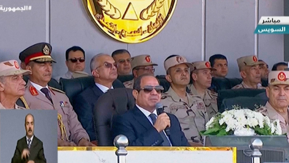 El presidente egipcio inspecciona una división blindada del Ejército (VIDEOS) El presidente egipcio inspecciona una división blindada del Ejército (VIDEOS)