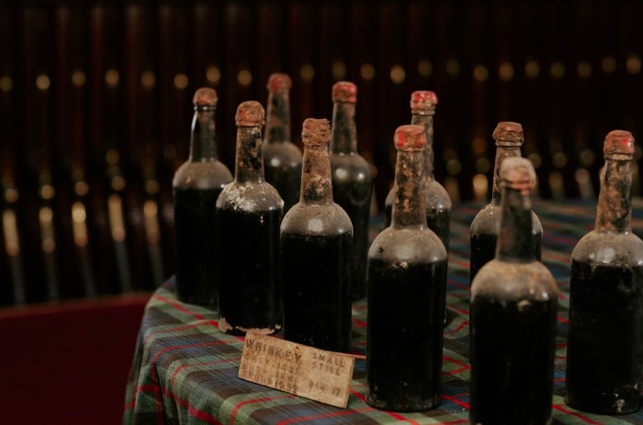 El whisky escocés más antiguo del mundo sale a subasta por 12.000 dólares cada botella El whisky escocés más antiguo del mundo sale a subasta por 12.000 dólares cada botella