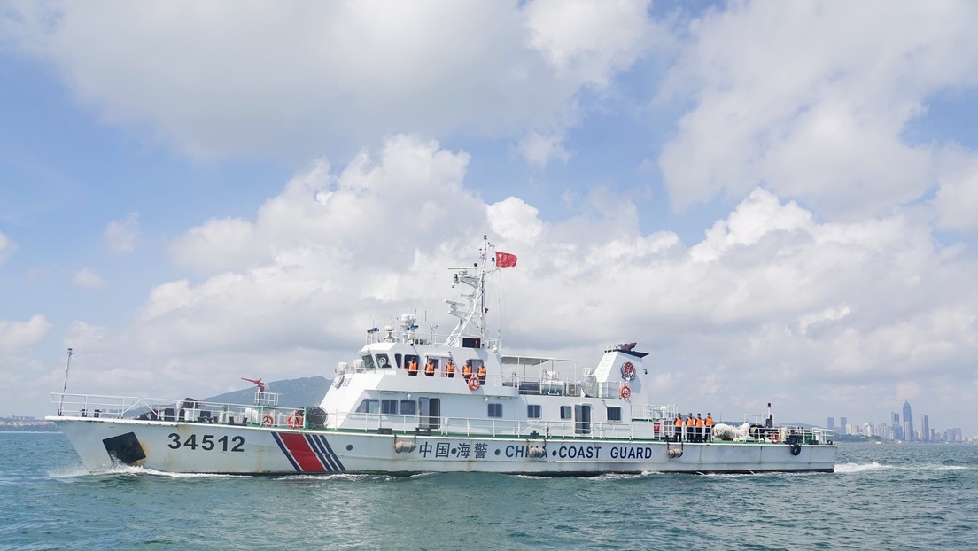 Pekín lanza "severas advertencias" a barcos filipinos