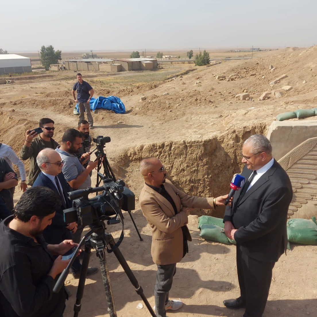 Recuperan en Irak la escultura de una deidad asiria de 2.700 años enterrada para protegerla del EI Recuperan en Irak la escultura de una deidad asiria de 2.700 años enterrada para protegerla del EI