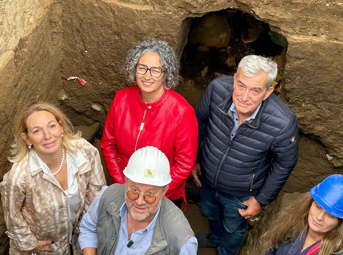 Abren una tumba sellada durante siglos que perteneció a una poderosa familia de una antigua civilización