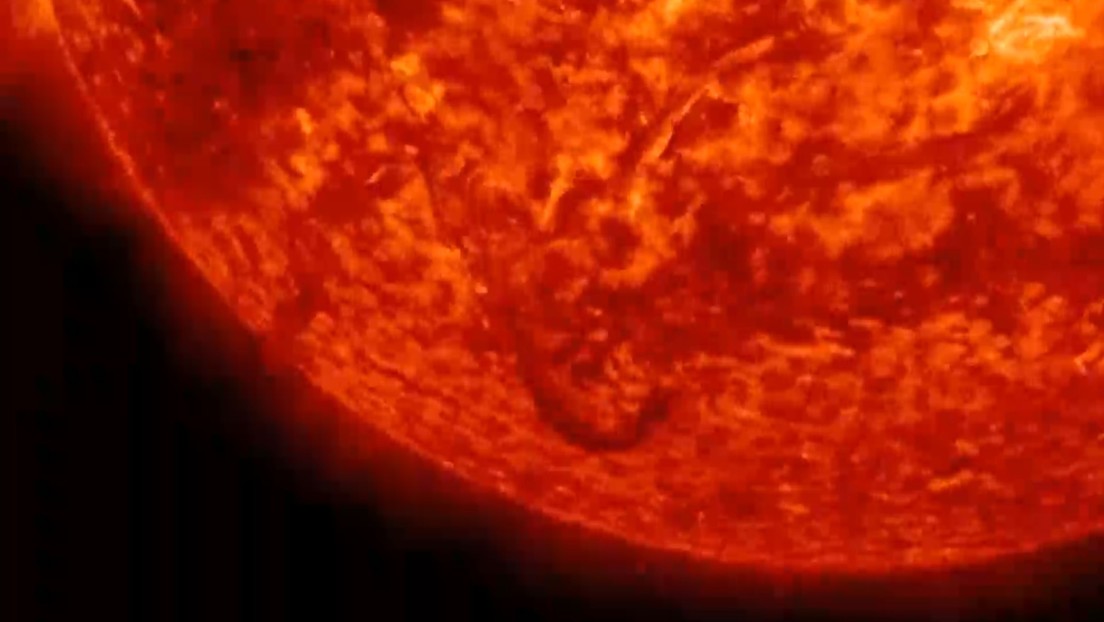 El Sol expulsa un gran "cañón de fuego" en la noche de Halloween (VIDEO) El Sol expulsa un gran "cañón de fuego" en la noche de Halloween (VIDEO)