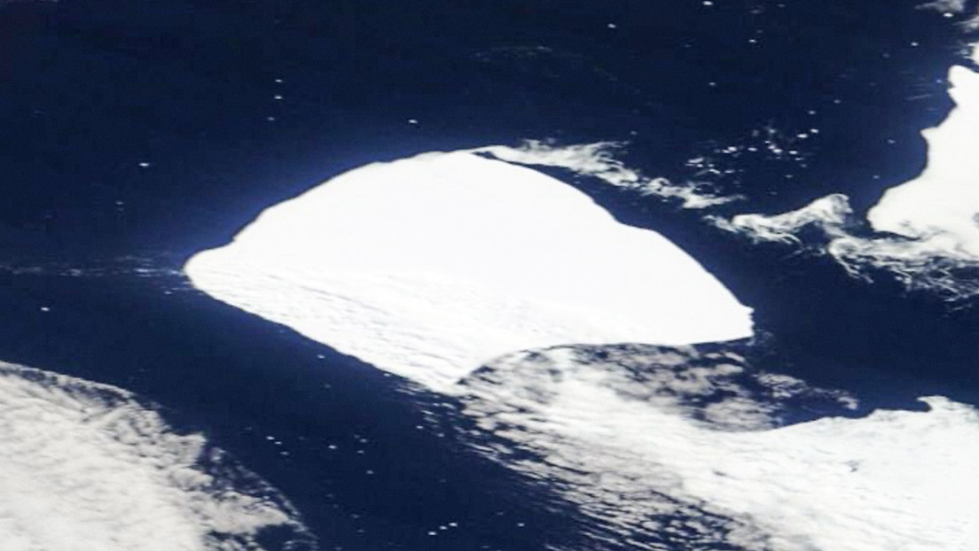 El iceberg más grande del mundo se desatasca después de tres décadas varado y se dirige al Atlántico