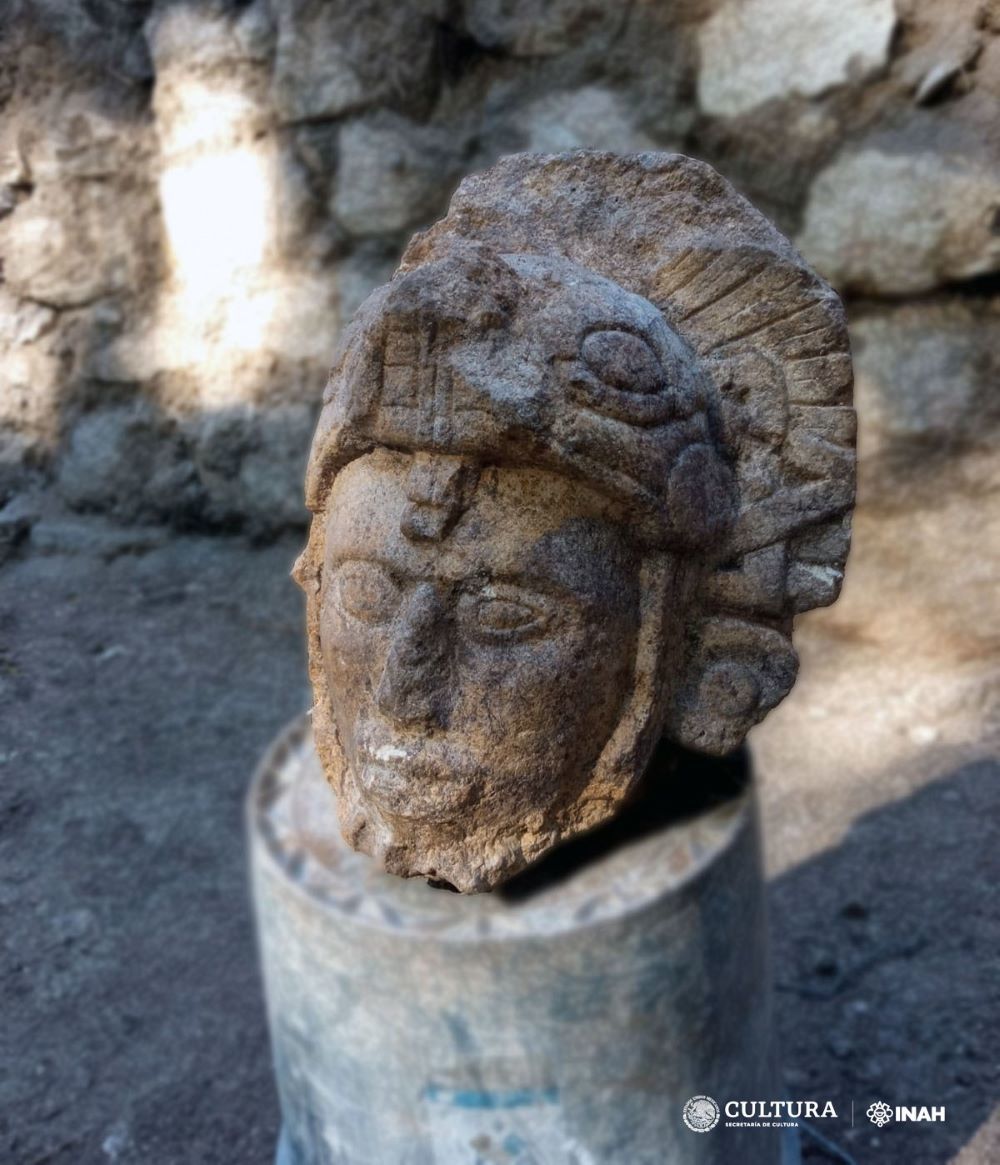 Encuentran en Chichen Itzá un rostro esculpido de un guerrero maya Encuentran en Chichen Itzá un rostro esculpido de un guerrero maya