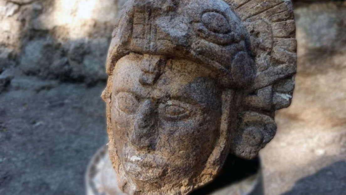 Encuentran en Chichen Itzá un rostro esculpido de un guerrero maya Encuentran en Chichen Itzá un rostro esculpido de un guerrero maya