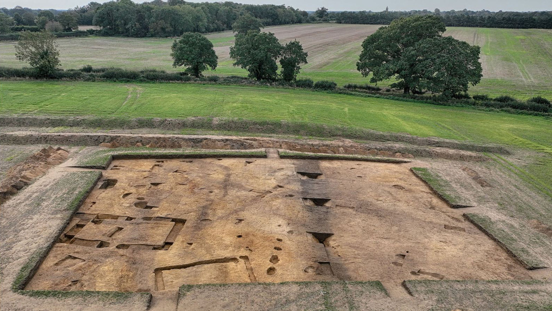 FOTOS: Descubren las ruinas de un posible templo precristiano de hace 1.400 años en Inglaterra