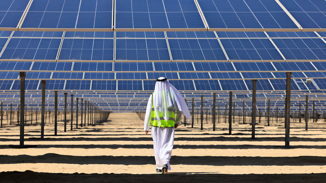 La mayor planta de energía solar del mundo entra en funcionamiento en Emiratos Árabes Unidos