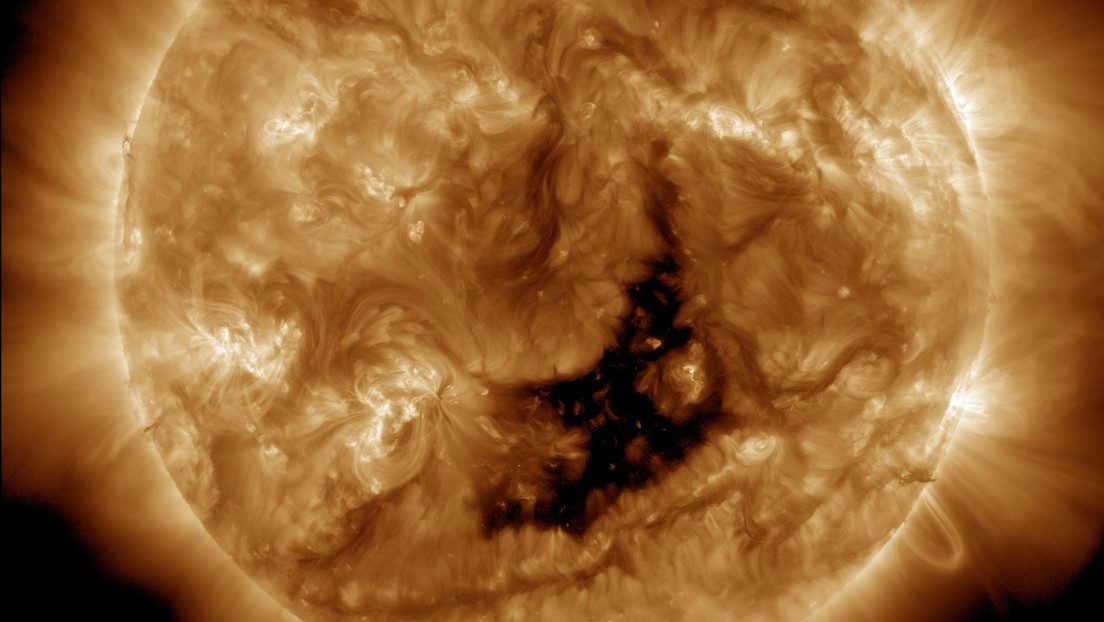 Un enorme agujero coronal se forma en el Sol Un enorme agujero coronal se forma en el Sol