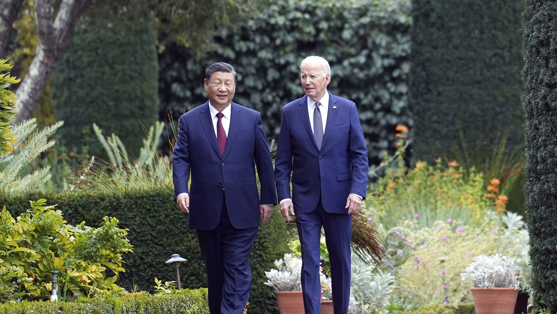 VIDEO: La reacción de Blinken al escuchar a Biden llamar "dictador" a Xi Jinping