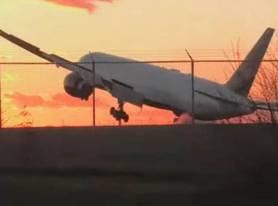 VIDEO: Un avión casi se estrella durante el aterrizaje debido a los fuertes vientos en Canadá