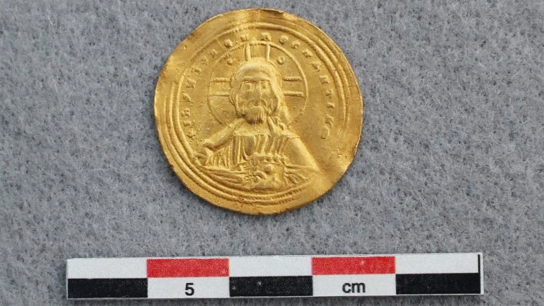 Hallan en Noruega una rara moneda de oro bizantina con el rostro de Jesús