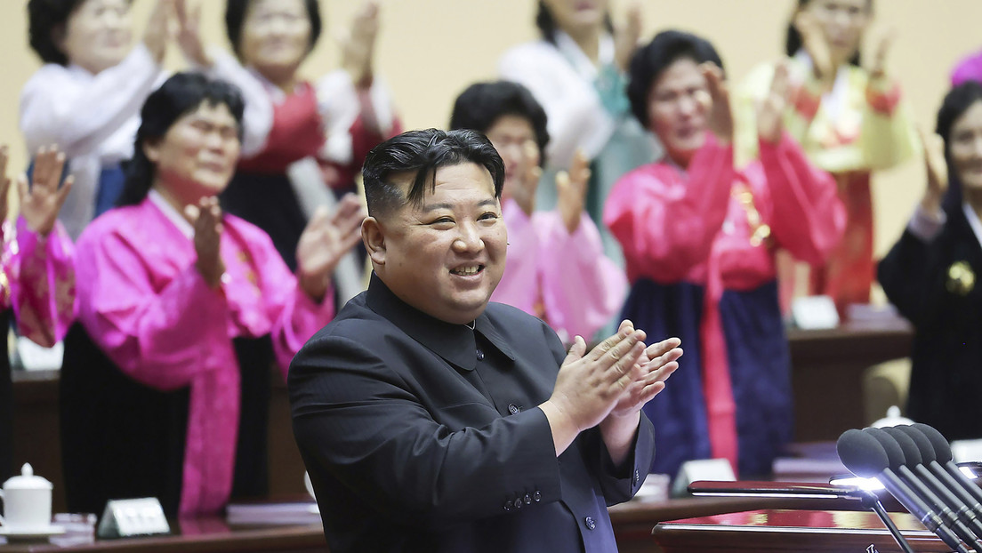 Kim Jong-un derrama lágrimas al alentar a las mujeres a dar a luz (VIDEO)