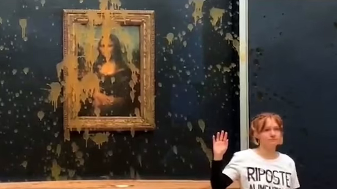 VIDEO: Arrojan sopa a la 'Mona Lisa' en el Louvre de París